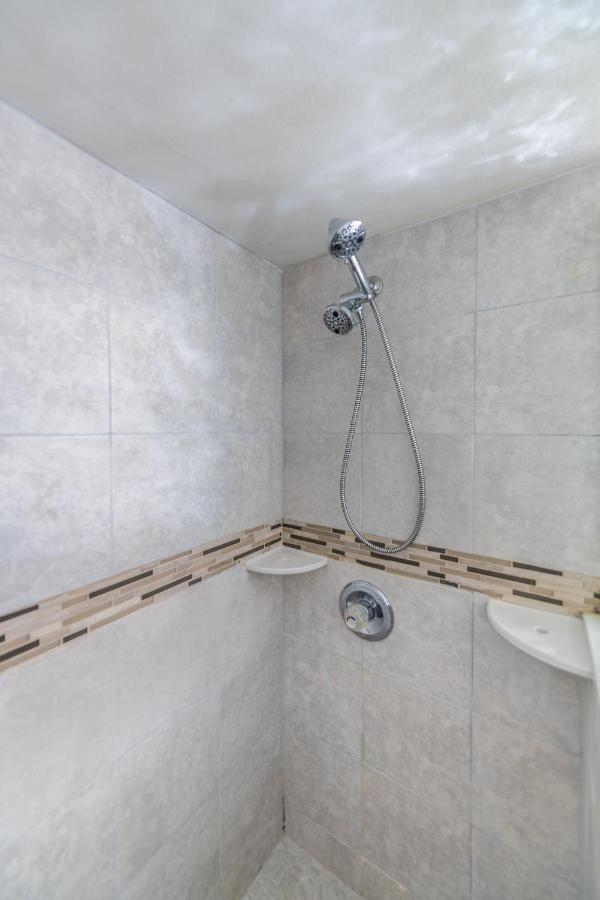 Lovely 2 Bedroom Beachfront Condo 프래글러비치 외부 사진